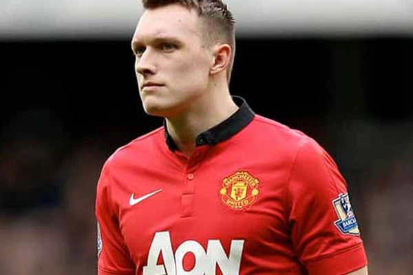 Phil Jones'dan Manu'ya kötü haber