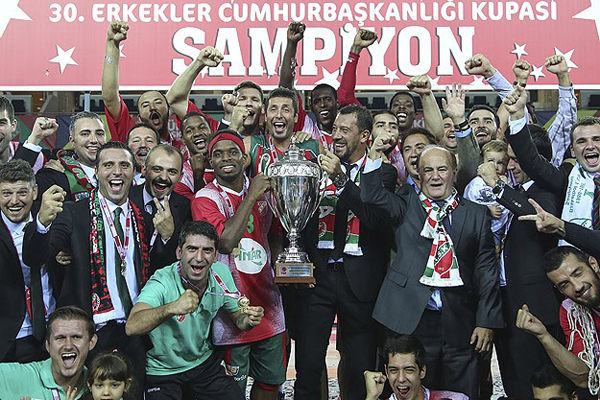 Pınar Karşıyaka 27 yıl sonra en büyük kupayı kazandı