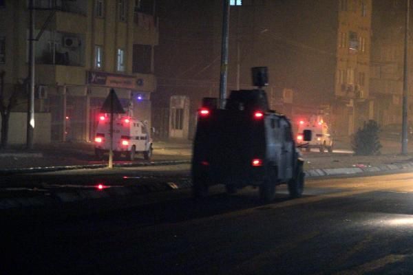 Silopi&#039;de PKK&#039;lılar polisle çatıştı, 2 yaralı var