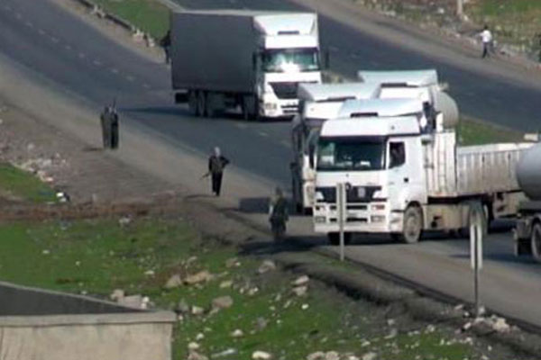 PKK&#039;lılar Şırnak&#039;ta kaleşnikoflarla yol kesti