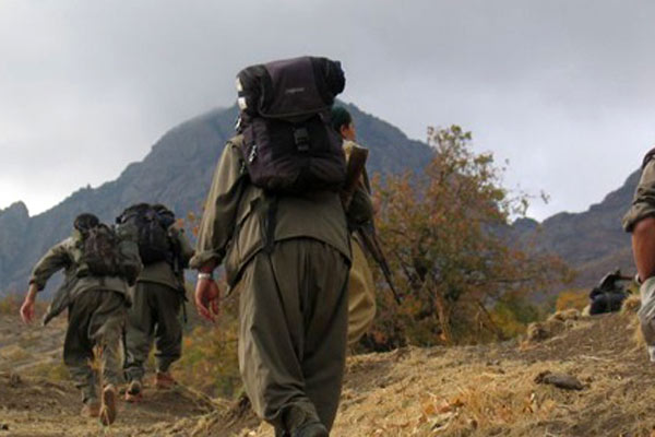 PKK kıyafeti giyip köy kahvesini bastılar