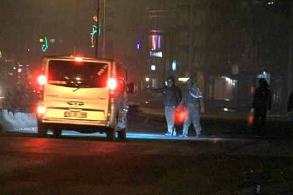 Yol kesen PKK&#039;lılar polisi karşılarında görünce bakın ne yaptı