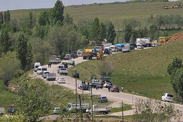 PKK bu kezde Varto-Karlıova yolunu kesti