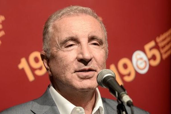 Platini'den, Ünal Aysal'a hediye