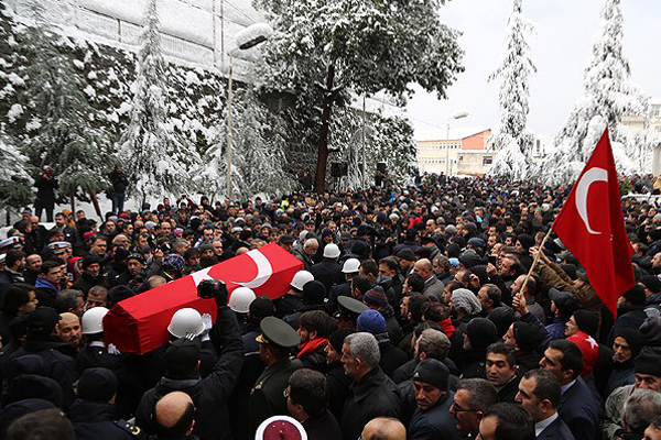 Şehit polis memuru Kumaş&#039;ın cenazesi toprağa verildi