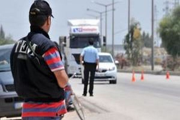 Konya&#039;da bomba yüklü iki araç alarmı