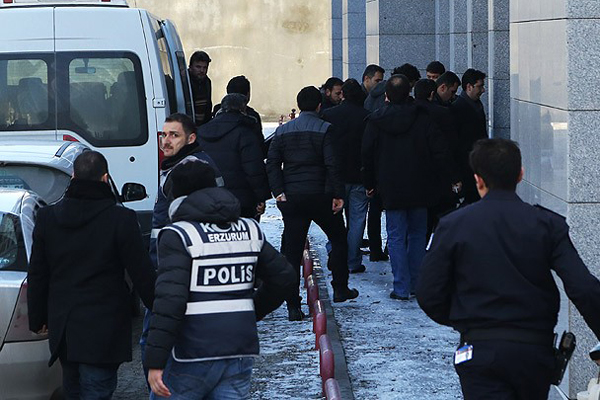 Erzurum&#039;da 5 polis mahkemeye sevkedildi