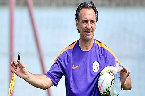 Prandelli, iki futbolcuyu tatlı bir dille kovdu!