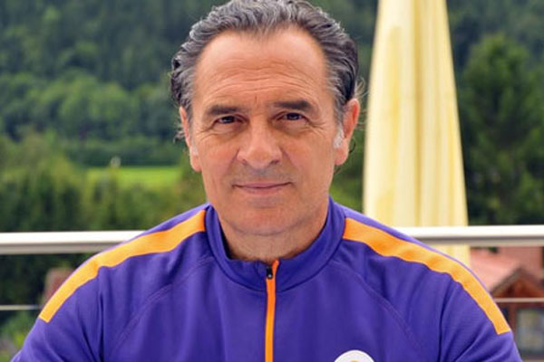 Galatasaray&#039;dan Prandelli ile devam kararı