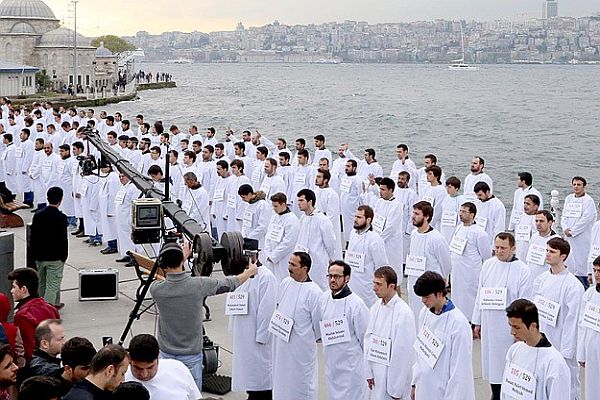 Üsküdar sahilinde Mısır&#039;daki idam kararları böyle protesto edildi