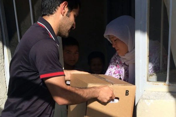 Yoksul ailelere Ramazan kumanyası dağıtıldı