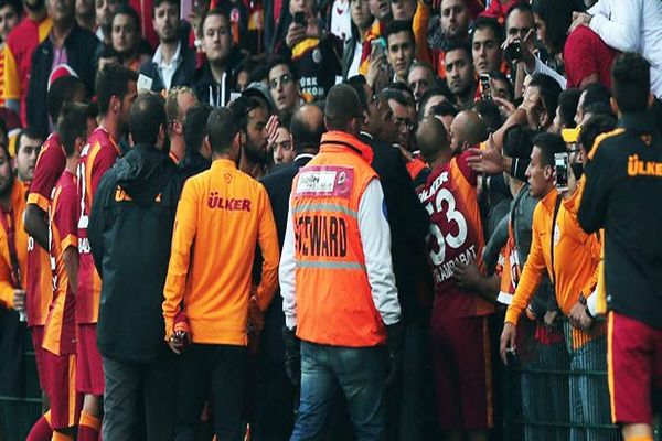 Burak Yılmaz çileden çıktı, maçta ortalık karıştı