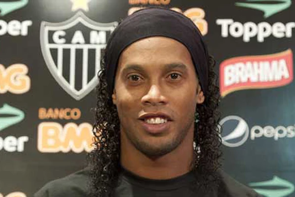 Ronaldinho hangi takıma gitti! İşte yeni takımı...