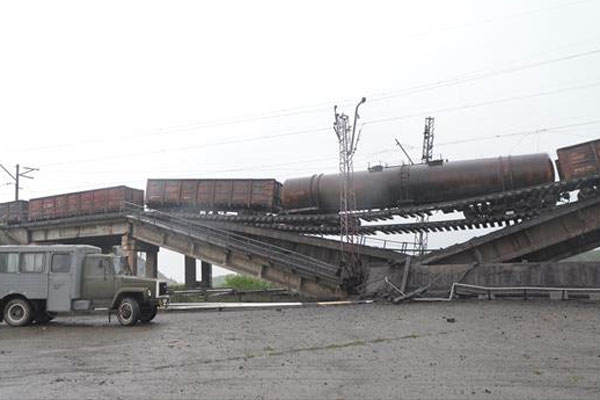 Rusya yanlısı ayrılıkçılar köprüyü patlattı