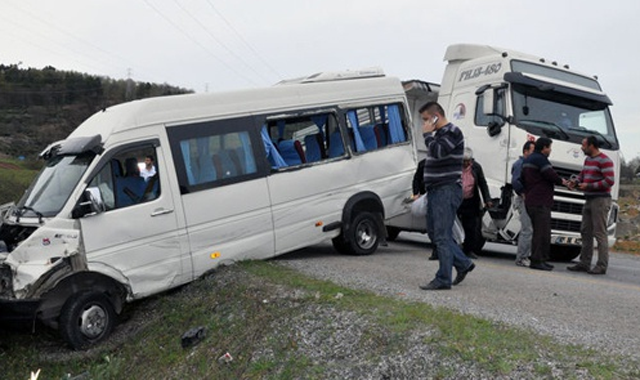 Zonguldak&#039;ta korkutan kaza, 15 yaralı