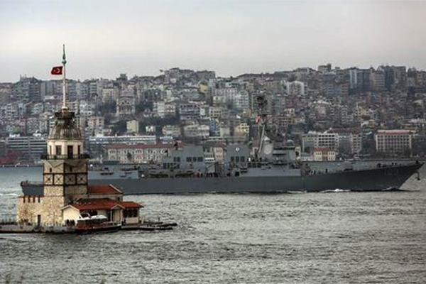 ABD gemisi Boğaz&#039;dan Karadeniz&#039;e geçti