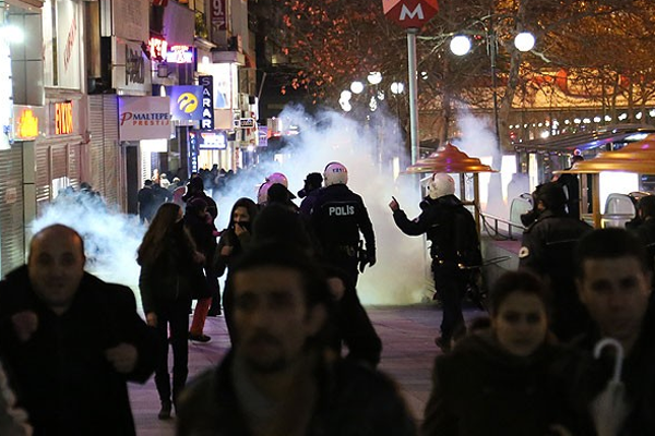 Ankara ve İstanbul&#039;da eylemlere polis müdahalesi