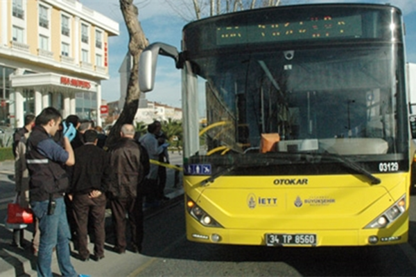 Otobüsün içinde eski kız arkadaşını vurdu