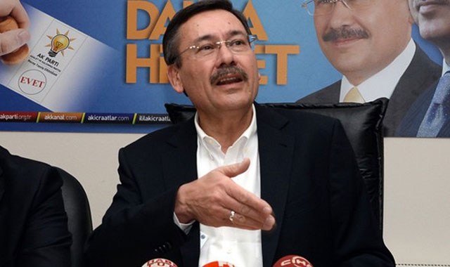 Melih Gökçek Ankara&#039;da seçim zaferini ilan etti