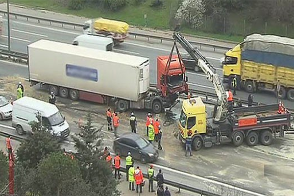 FSM kaza sonrası trafiğe açıldı