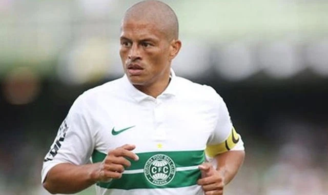 Alex de Souza futbolu bırakıyor