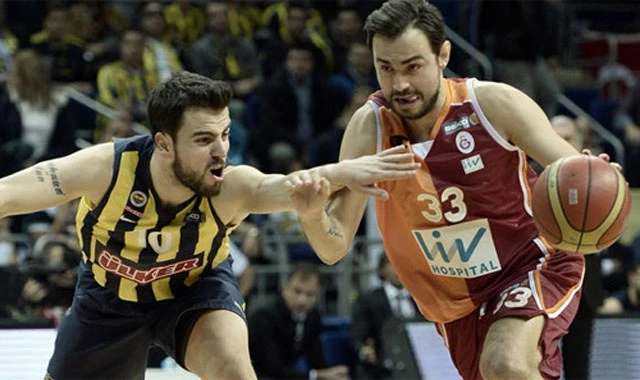 Fenerbahçe potada Galatasaray'a fark attı