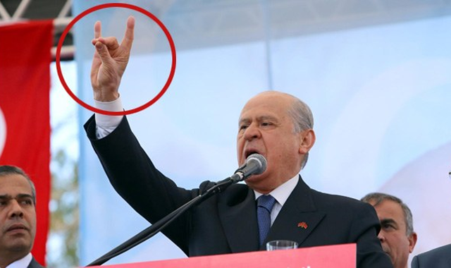 Devlet Bahçeli&#039;den &#039;bozkurt işareti&#039; açıklaması