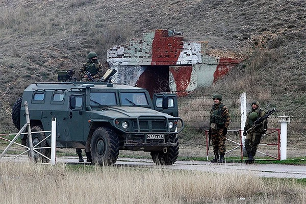 Rusya'dan Kırım'da askeri üs darbesi