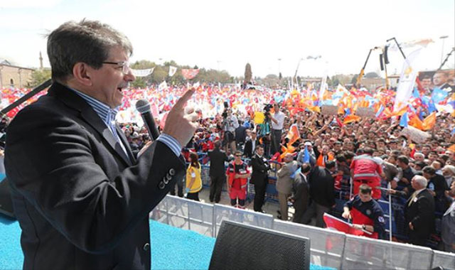 Ahmet Davutoğlu&#039;ndan bir günde 6 miting