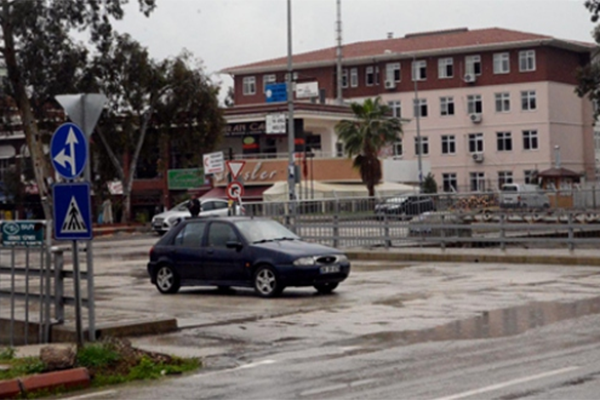 Öğrencileri için korkuyordu kendi başına geldi