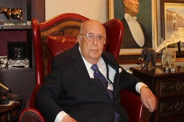 Süleyman Demirel hastaneye kaldırıldı