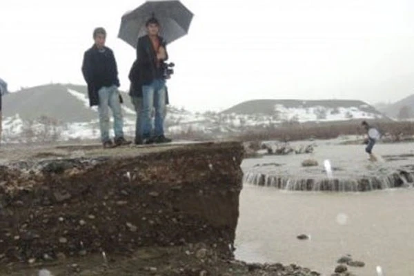 Sakarya'da dere taştı, 1 işçi kayıp