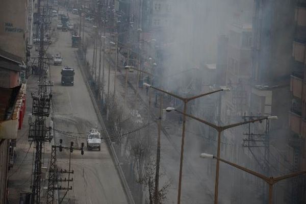 Hakkari&#039;de askeri konvoya saldırı