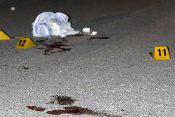 Sokak ortasında silahlı saldırıya uğrayan 2 kardeş öldü