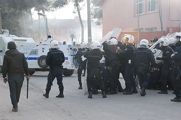 Ceylanpınar&#039;da okula molotofkokteyli atıldı