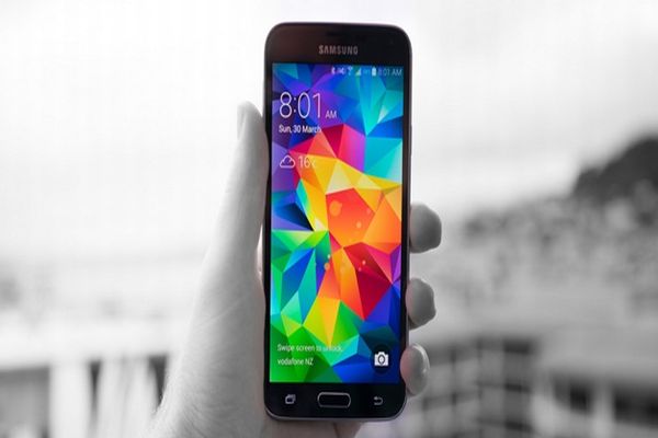 Samsung Galaxy S5&#039;te hata itirafı