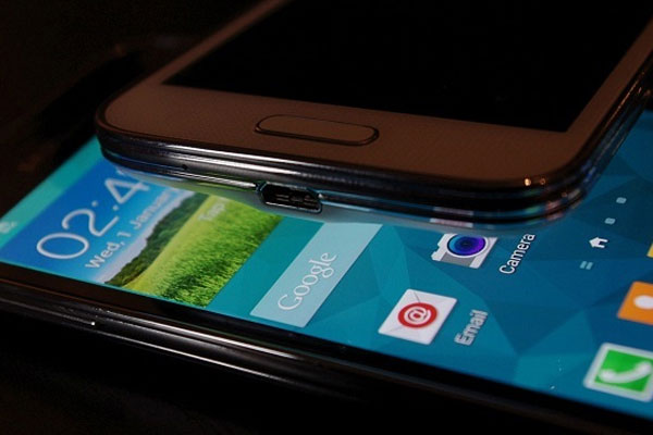 Samsung Galaxy S5 mini&#039;yi tanıttı