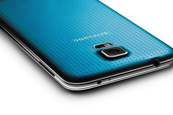 Samsung S5&#039;in fiyatında büyük indirim