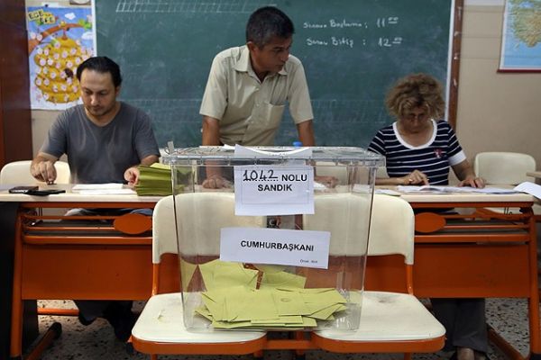 Türkiye 12. cumhurbaşkanını seçmek için sandığa gitti