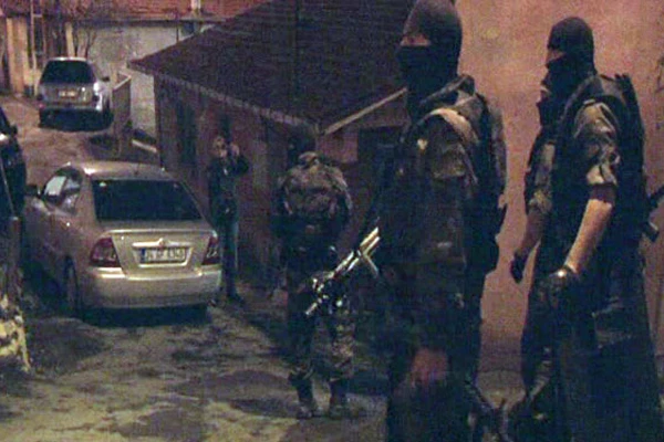 İstanbul'da şafak operasyonu