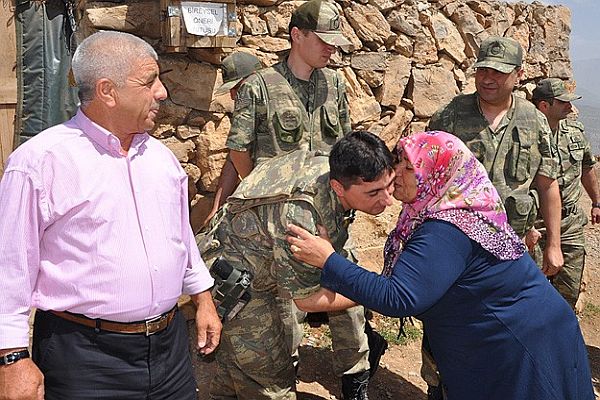 10 yıl sonra oğlunun şehit olduğu mevzide