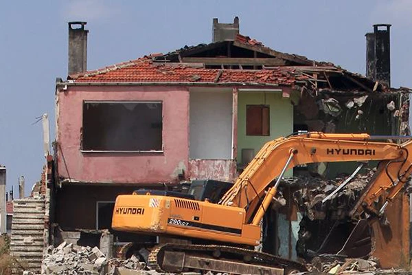 Fikirtepe'deki sembol binayı sonunda yıktılar