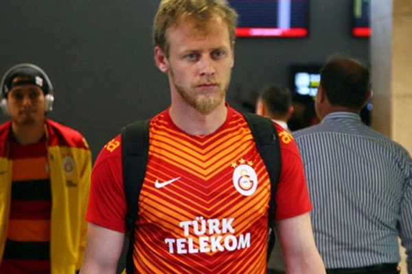 Semih Kaya gözünden ameliyat oldu