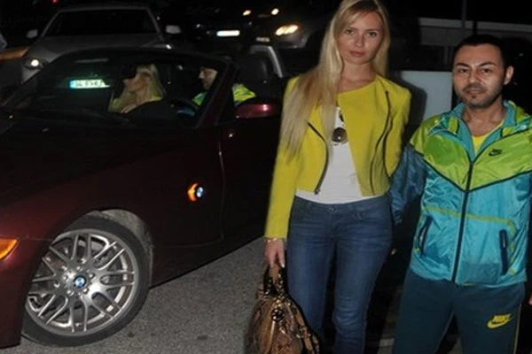 Serdar Ortaç'tan Chloe'ya düğün hediyesi