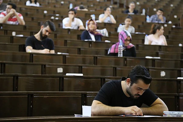 LYS Fen Bilimleri sınavı sona erdi