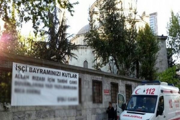 İşte Şişli Camii&#039;nde ilginç &#039;1 Mayıs pankartı&#039;