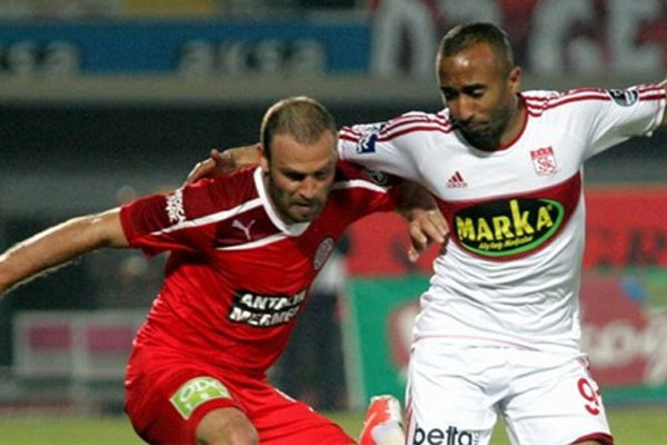 Sivasspor deplasmanda Antalyaspor'u 2-1 mağlup etti