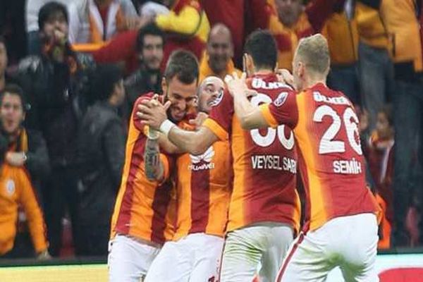 Arena&#039;da Wesley Sneijder şov!