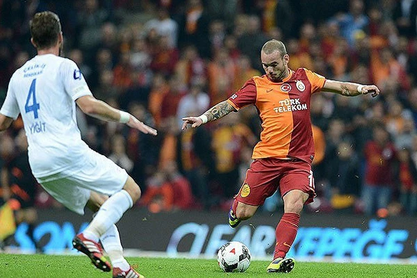 Sneijder&#039;in yıldızı parlıyor