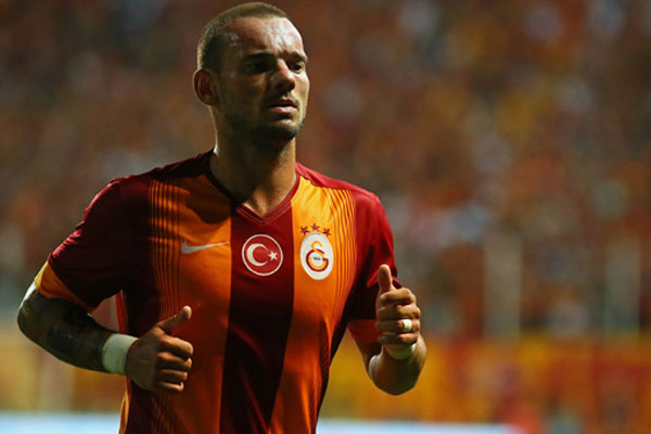 Sneijder isyan etti